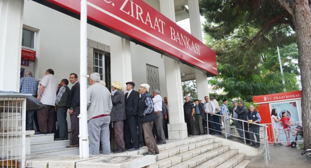 Nîvê malnisînan di karekî din de dixebitin