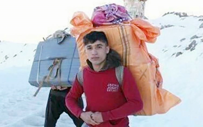 Boksorê Kurd kolberiyê dike