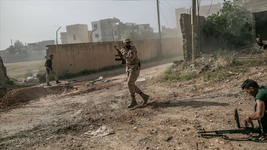 Tevî koronayê û hisyariyan jî ser û pevçûn berdewam dikin!