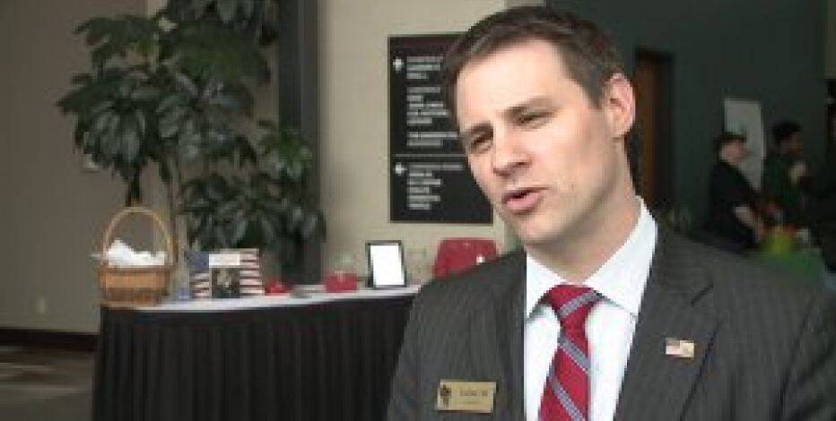 Andrew Hitt: "2.3 mîlyon dolar pere ji hesabê Trump hat dizîn"