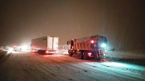 TIR di berfê de nikaribûn herin û bo çûnûhatê bûn asteng