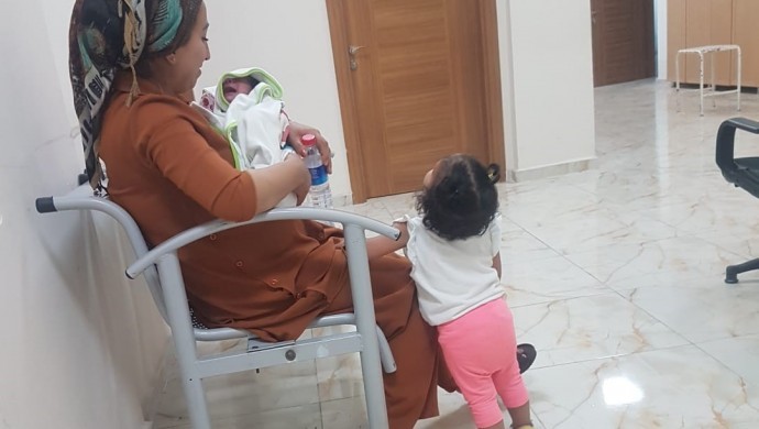 Jinek Kurd tevî zarokên xwe yê 10 mehî û 2 salî hate girtin!