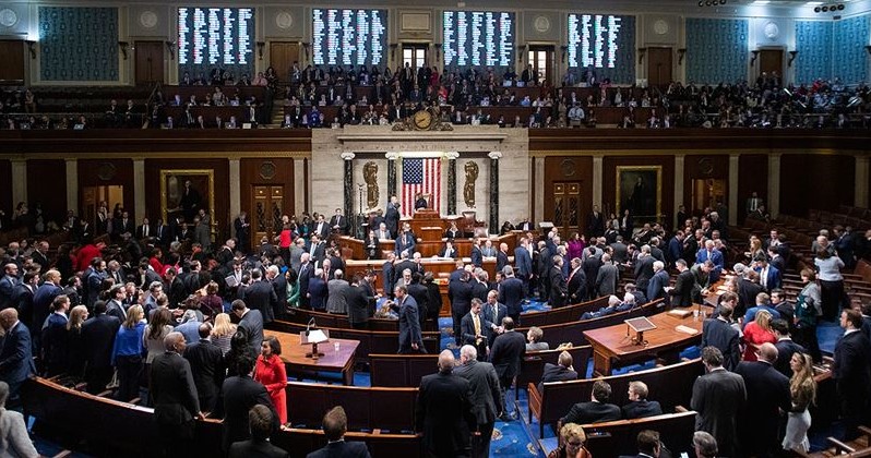 Chuck Schumer: Divê Trump yek rojekî li ser kar nemîne