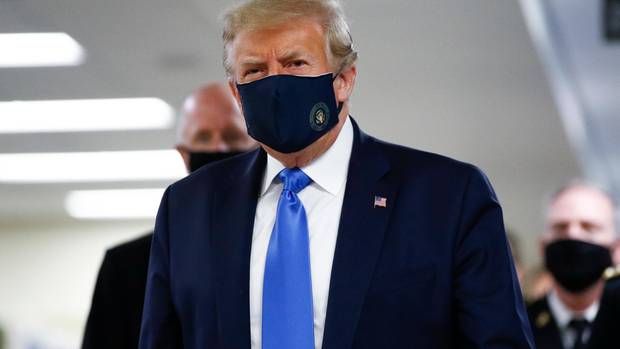 Trump cara ewil bi maske derket pês kamerayan