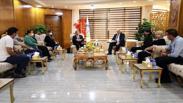 Sanda Brîtanî serdana Rojava kir û zaroka 4 salî ya Brîtanî jî wergirt