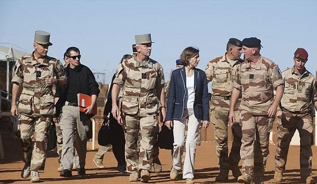 Serbazekî pilebilind ê Fransî bi tohmeta sîxurtî bo Rûsyayê kiriye hat girtin