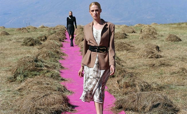 Li Agiriyê pêsandaneke modeyê ya navdewletî pêk hat