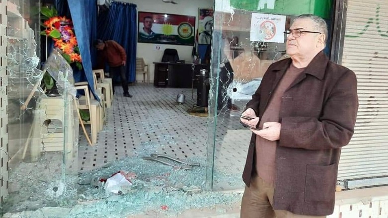 Rojava - Dirbêsiyê | Bi çekan êrîsî ofîsa ENKSê kirin û tistên navê sikandin