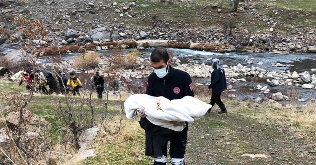 Otomobîl pekiya nav çemê Xabûrê: 3 kesên tê de mirin