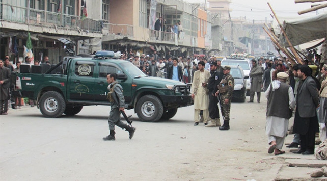 Di êrîsa Talîbanê de zêdetirî 20 kes hatin kustin û birîndarkirin