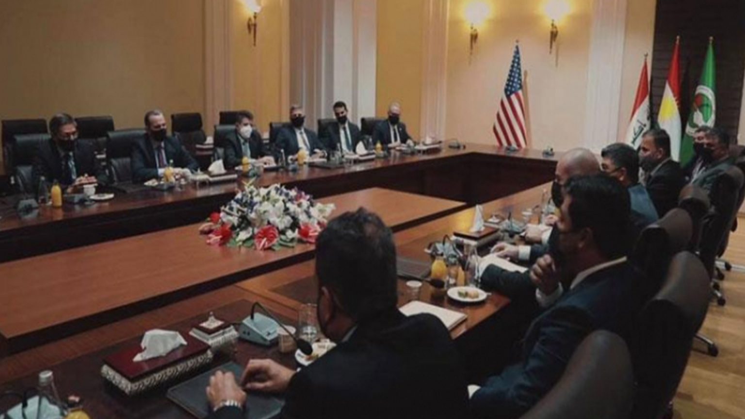 Sandeyeke bilind a Amerîkayê bi hevserokên YNKê re civiya