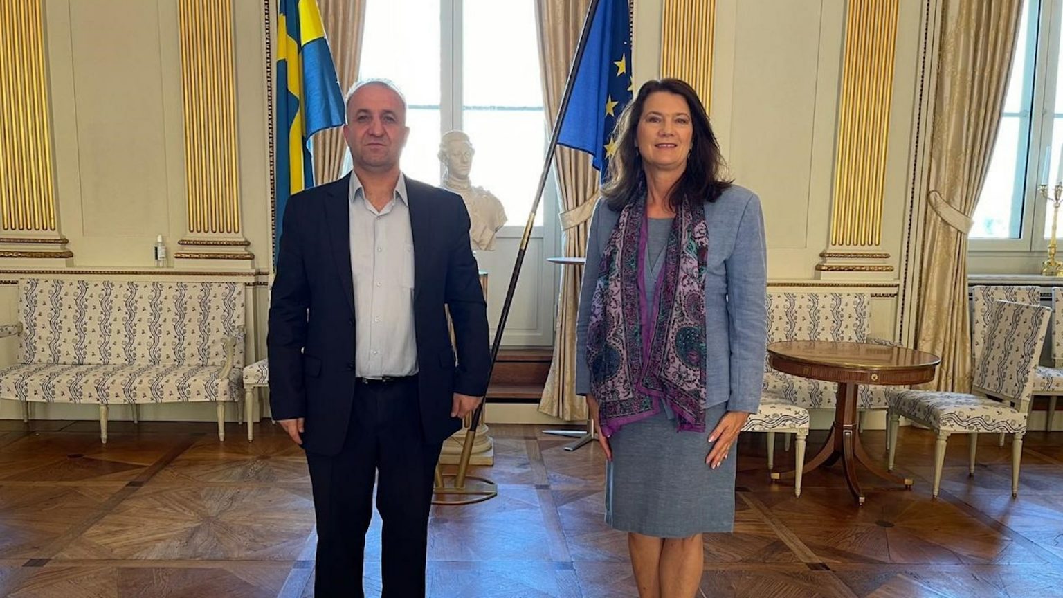 Sandeyek ji Rêveberiya Xweser bi Wezîra Karên Derve ya Swedê re civiya