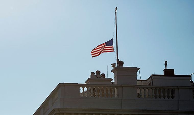 Amerîkayê ji bo rêzgirtina kustiyên li Kabûlê ala xwe li her derê daxist