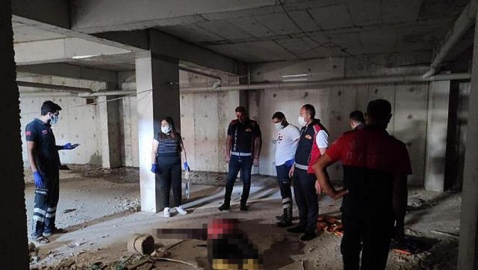 Li Mêrdînê karkerekî Sûriyeyî ket valahiya asansorê û can da