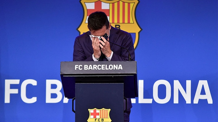 Messi bi girî ji Barcelonayê xatirê xwe xwest: Min dixwest bimînim!..