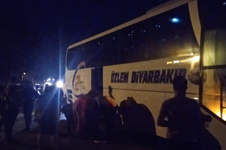 Li Antalyayê êrîsî otobusa Diyarbekirê kirin