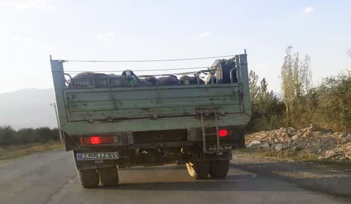 Hêzên rejîma Îranê li Ûrmiyê ajalên ku ji xelkê dizîn bi 4 kamyonan veguhestin