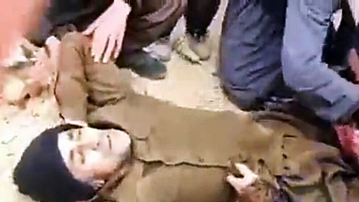 Hêzên rejîma Îranê sivanekî Kurd dan ber guleyan