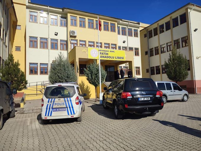 Li navçeya Bismil a Diyarbekirê êrîs: Xwendekarek di nav dibistanê de bi giranî hat birîndar kirin