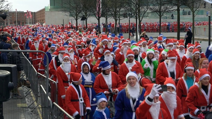 Bi hezaran Noel Baba ji bo kêfxweskirin û alîkariya xelkê mesiyan