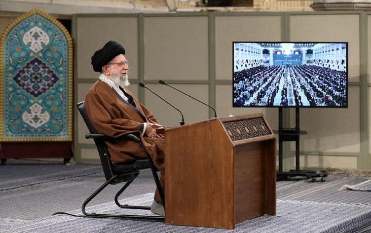 Xamaney bêyî ku behsa Rûsya bike serê Ûkrayna nirxand!