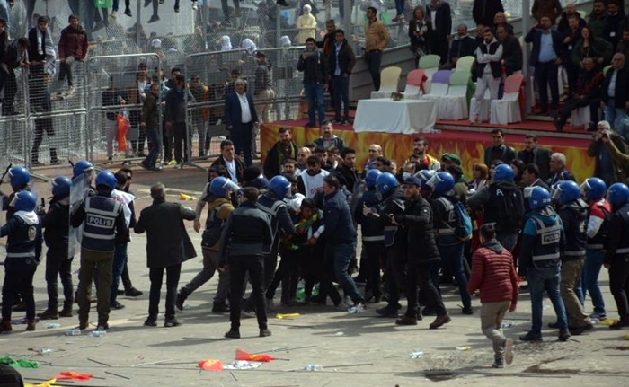 Ji 298 binçavkiriyên Newroza Diyarbekirê 35 kes hîn nehatine berdan