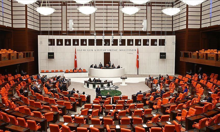 Parlamentoya Tirkiyê bi piraniya dengan benda hilbijartinê daxist