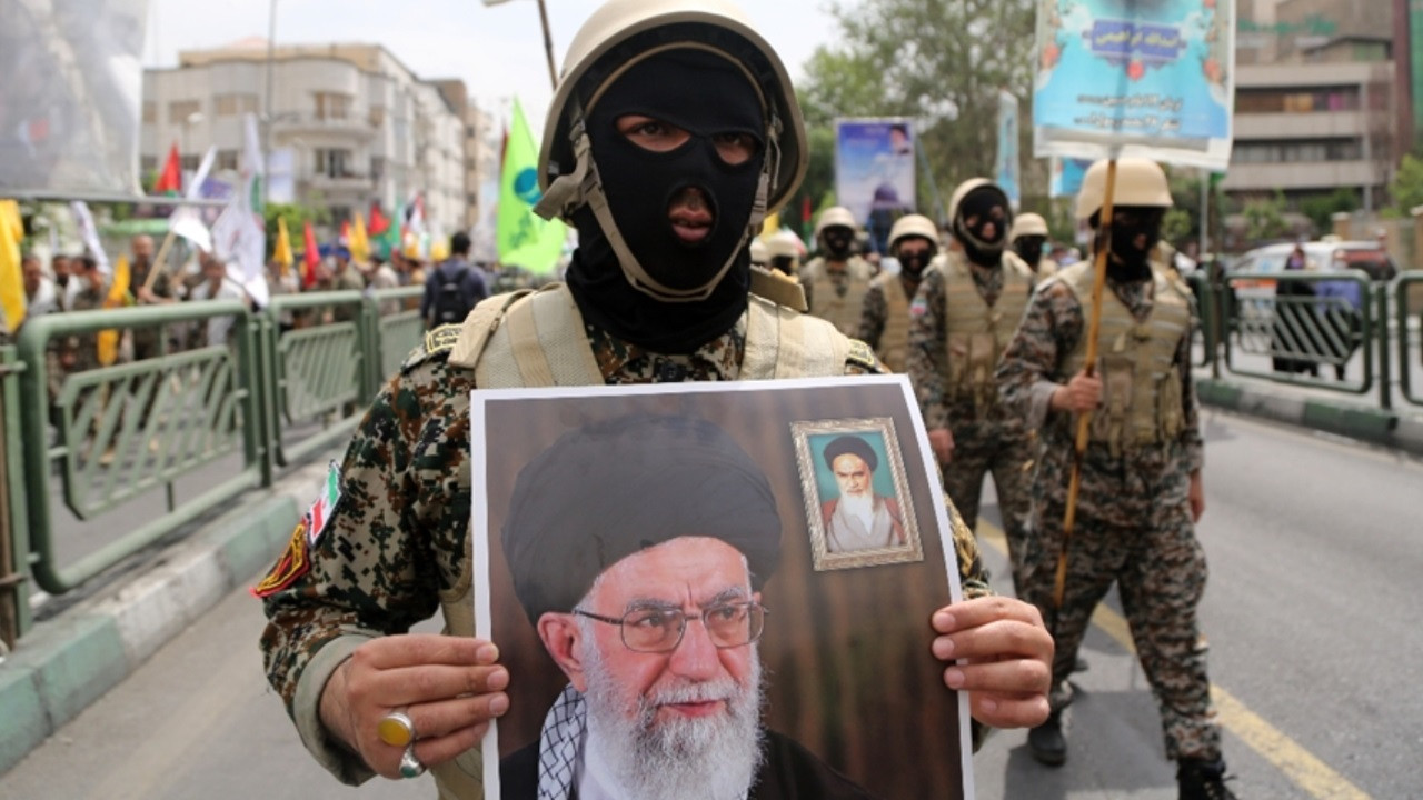 Dengvedana kustina albayê Îranê dewam dike