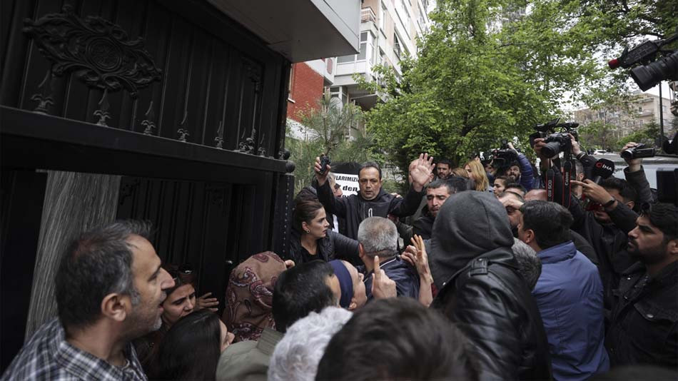 Çalakiya li ber Navenda Gistî ya HDPê, bû sedema aloziyan