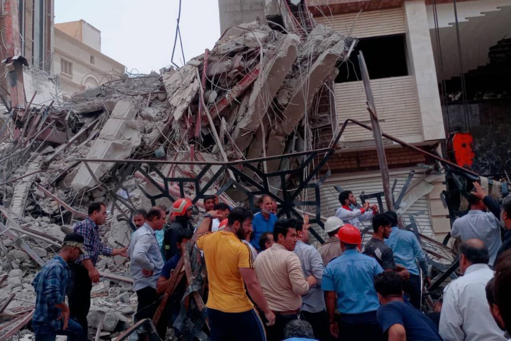 Li Îranê avahiyeke 10 tebeqeyî hilwesiya: mirî, birîndar û wenda hene