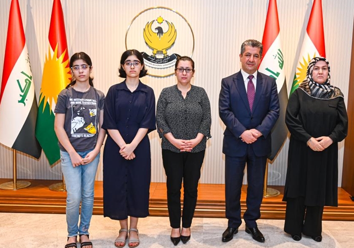 Mesrûr Barzanî pêswazî li malbatên mamosteyên hatibûn sehîdkirin kir