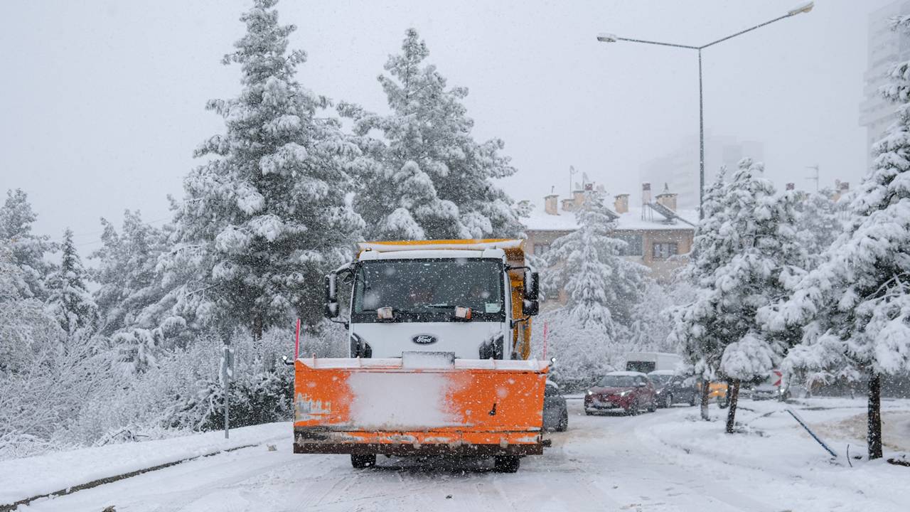 Li Bakurê Kurdistanê berfê jiyan rawestand