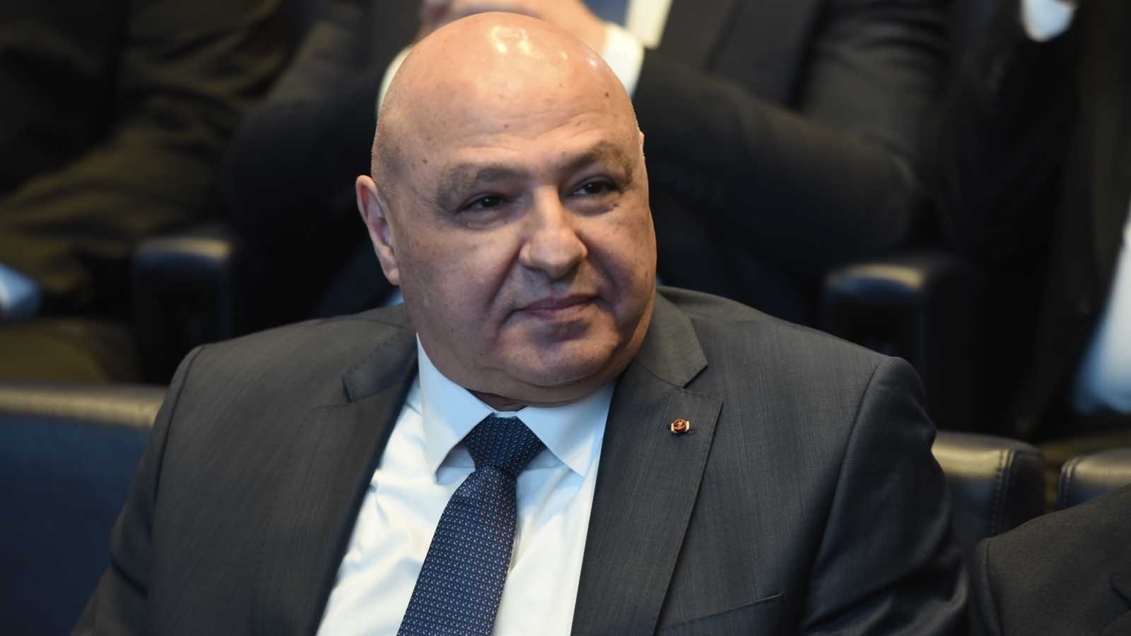 الثنائي الشيعي يلوّح بالخروج من الحكومة.. 