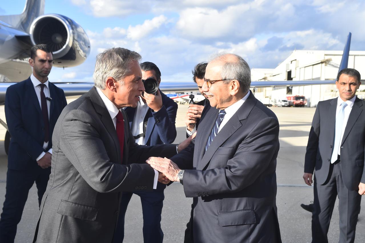 رئيس الحكومة الأردني يبدأ محادثات في بيروت