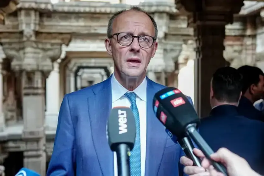 Merz: Rejîma Îranê hov e, em piştevanê xwepêşanderan e