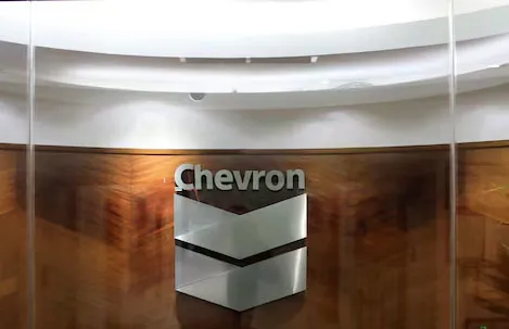 اتفاقيات استراتيجية مع "شيفرون" الأميركية لتطوير حقول النفط في العراق.. وتمدد للشركة نحو السواحل السورية