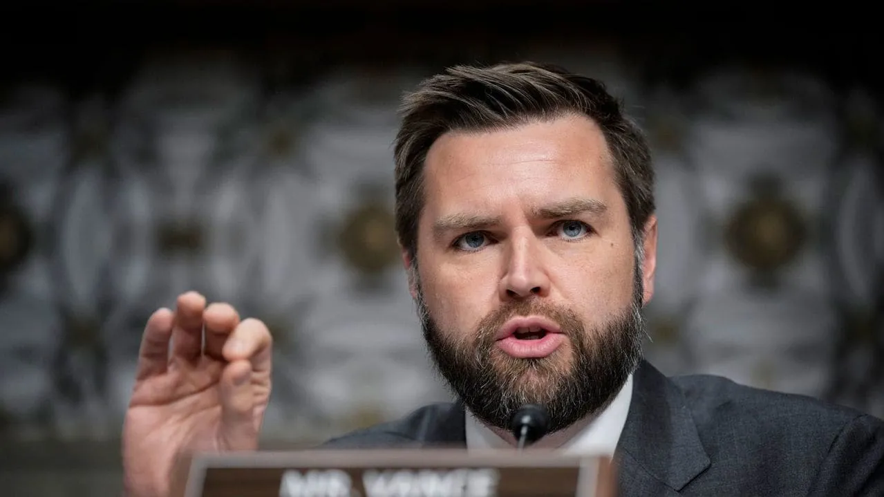 نائب ترامب يؤكّد أفضلية الخيار الدبلوماسي.. غير مستبعد الحل العسكري