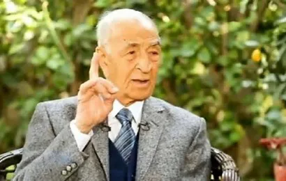 وفاة الإذاعي المصري فهمي عمر عن 98 عاما