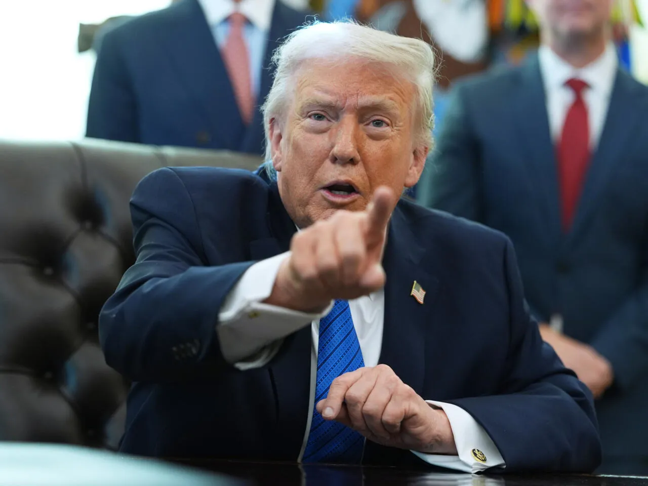 ترامب يقرع طبول التفاوض في جنيف: تحذيرات حادة لإيران