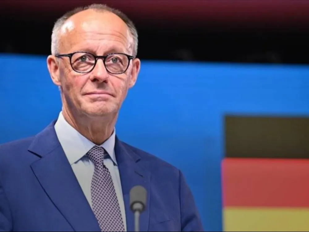 تجنّباً للتجسّس ..ميرتس يلجأ لاستخدام هاتف الطوارئ خلال زيارته للصين