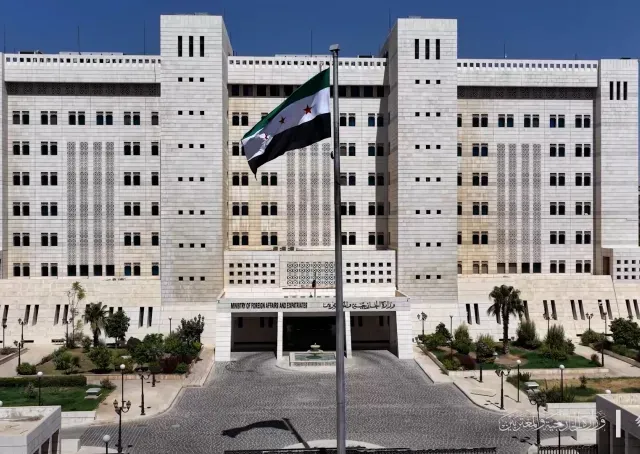 وفد من "مسد" في وزارة الخارجية السورية لبحث "تصفير" الخلافات وتعديل الدستور