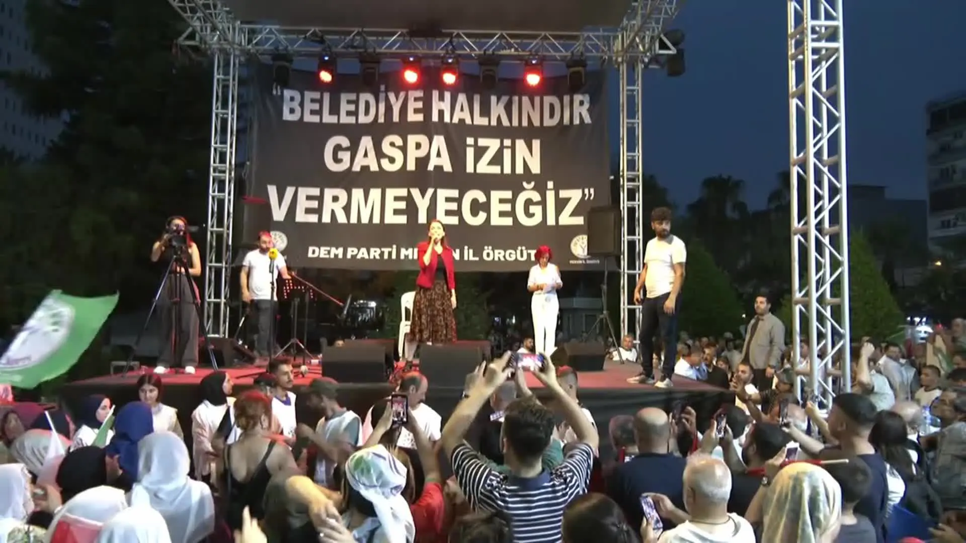 Nîqaşên li ser qeyûman: DEM Partî hemû şaredarên xwe li Amedê kom dike