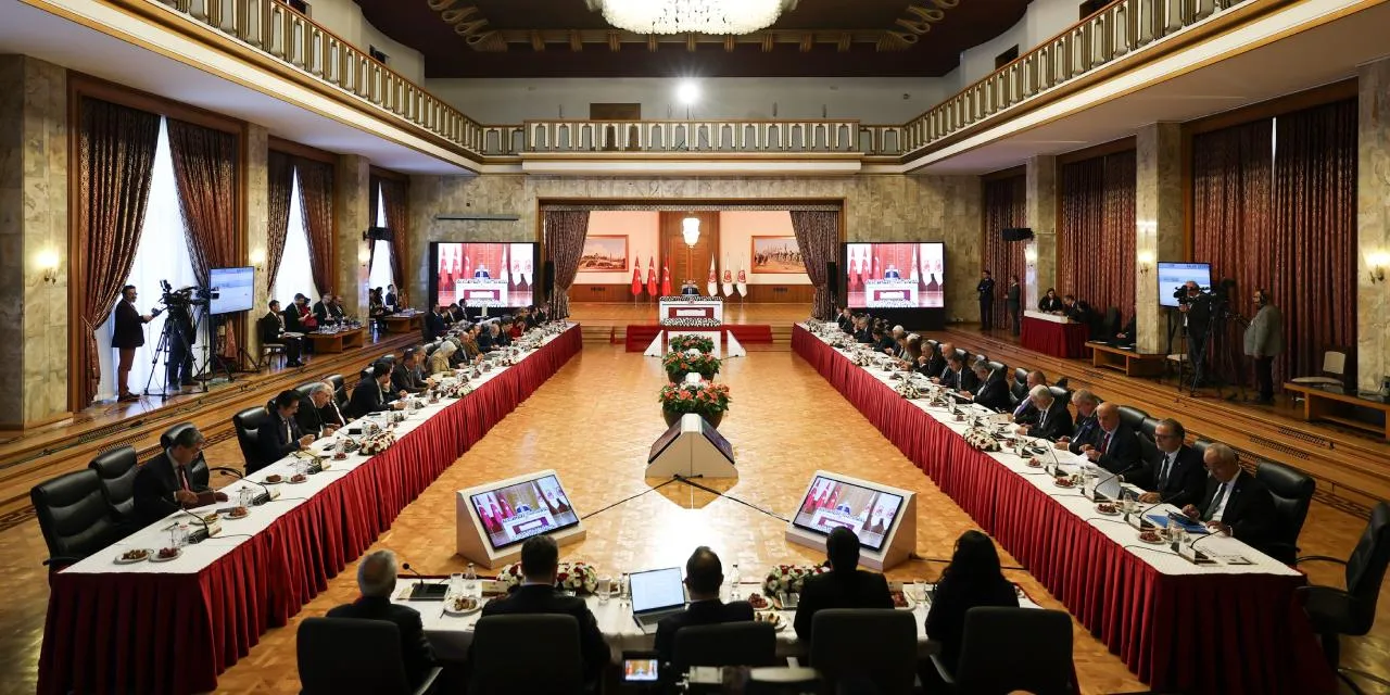 Lêkolîn: Di medyaya civakî de bawerî bi pêvajoyê kêm e