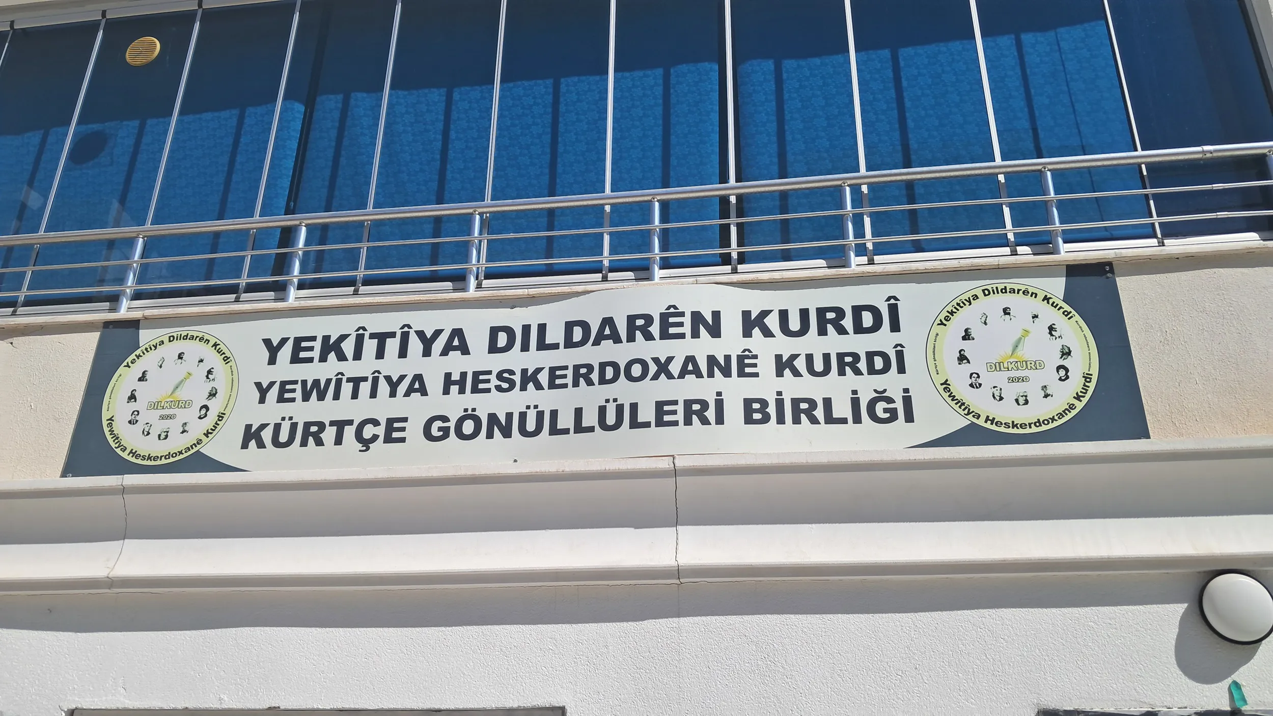 DILKURDê di Roja Zimanê Dayikê ya Cîhanê de peyam belav kir