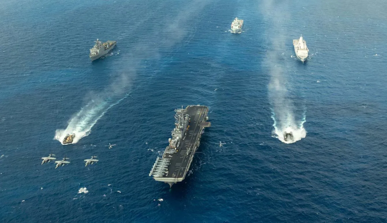 Keştiya herî mezin a Amerikayê gihîşt Deryaya Sor