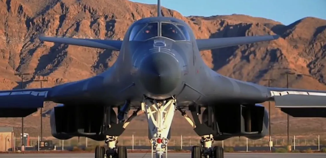 ABD bombardıman uçağı İngiltere’de: İran’a saldırı sinyali