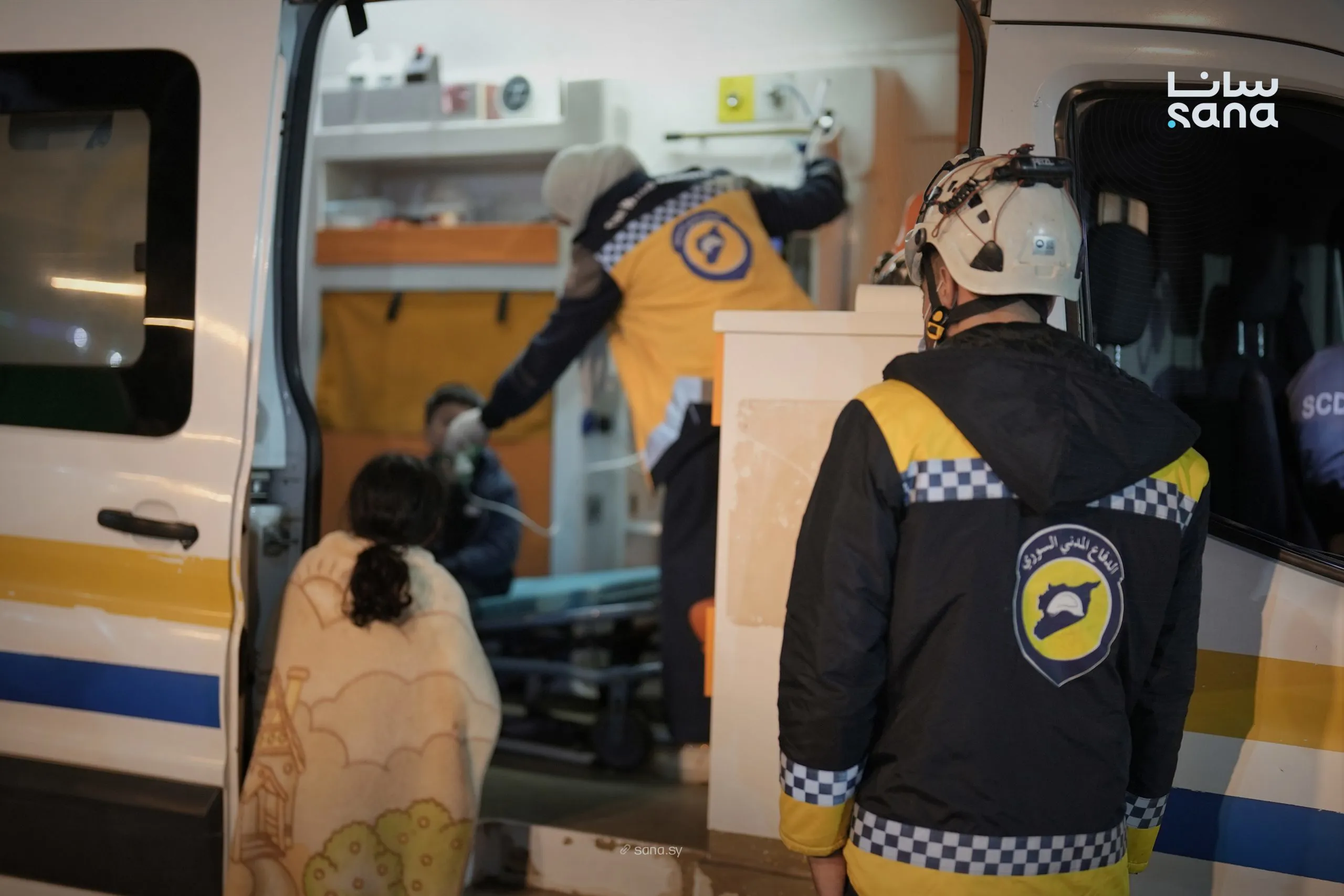 مع تزايد عودة السوريين من لبنان.. الدفاع المدني يكثف جهوده في منفذ "جوسيه" بريف حمص