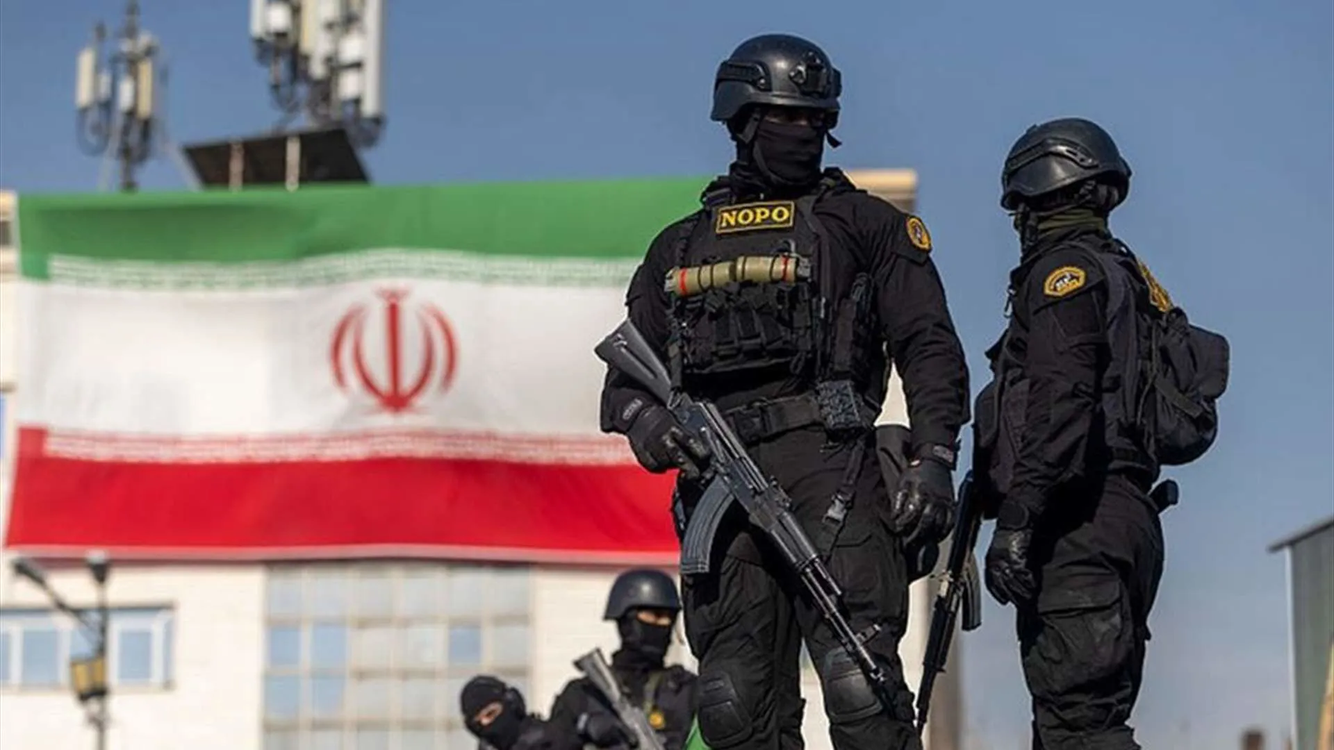 إيران تهدد المتظاهرين: سنتعامل معكم كـ"أعداء" وأصابعنا على الزناد