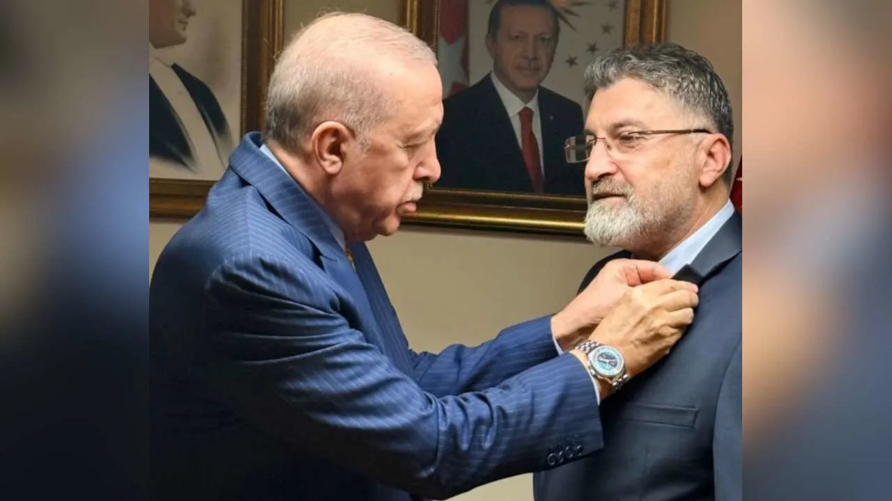 Şaredarê ku ji CHPê îstifa kir tevlî AK Partiyê bû