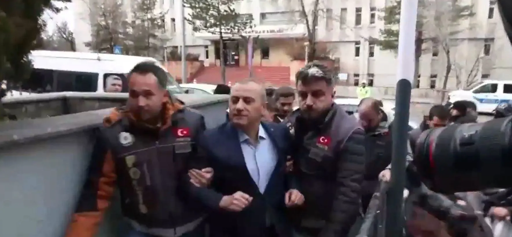  Eski Vali Erzurum Adliyesi’ne sevk edildi: Ben devletin valisiyim!